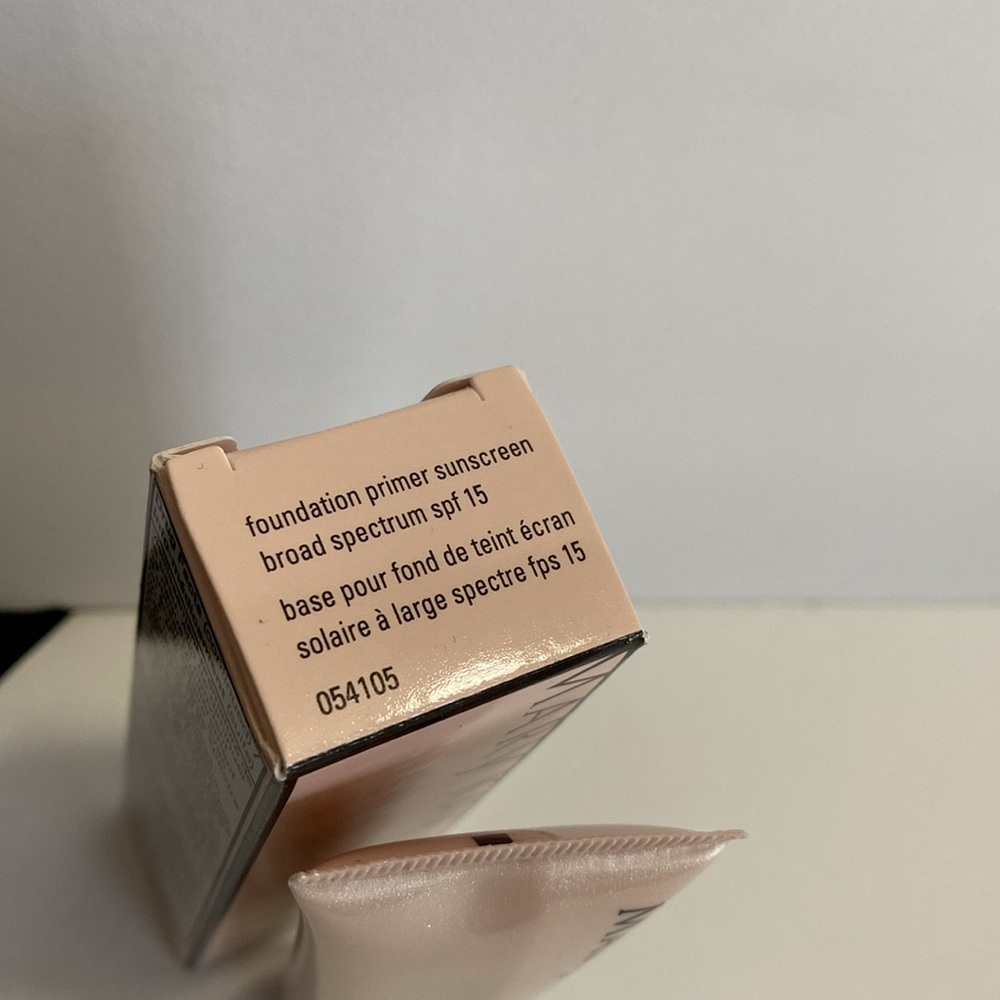 Mary Kay
Foundation
Primer Sunscreen - Picture 3 of 5